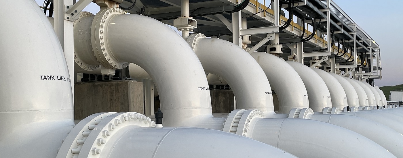 Liquid-storage pipelines and fittings marked Tank Line